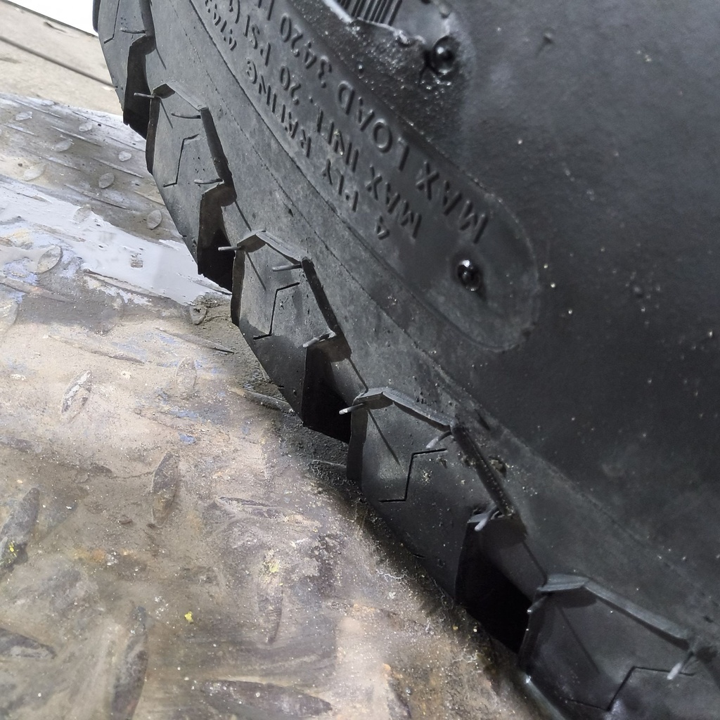 44x18.00-20NHS Titan Farm Multi Trac C/S HF-1 B (4 Ply), 90%