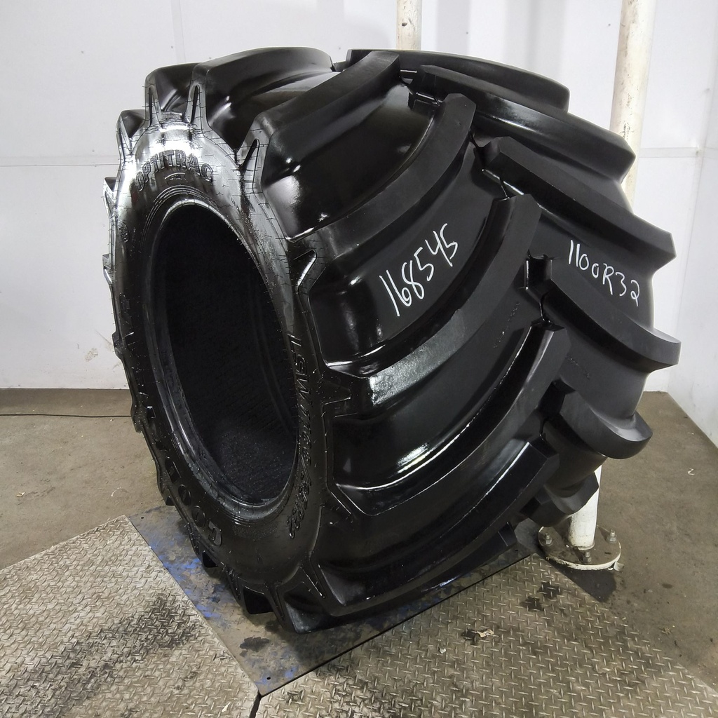 LSW1100/35R32 Goodyear Farm Optitrac R-1W 175D 95%