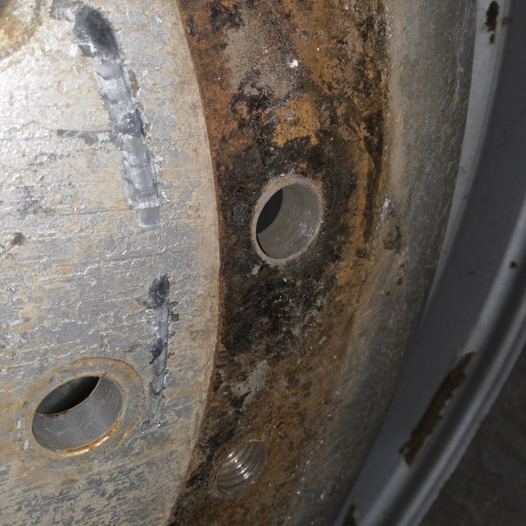 23"W x 42"D, Case IH Silver Mist 10-Hole Straddle Dual - Inside Main , -15" Offset 23x42 SM dual