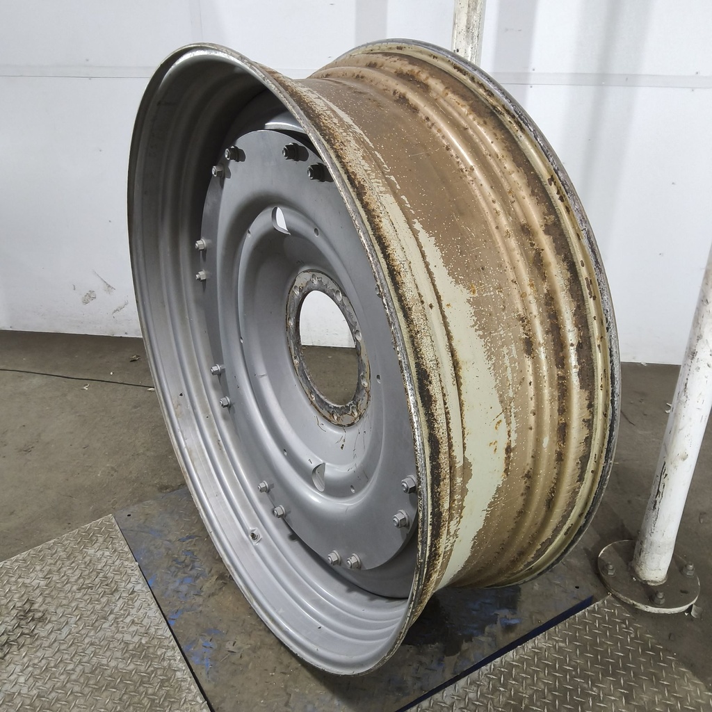 16"W x 50"D, Case IH Silver Mist 16-Hole Stub Disc (groups of 2 bolts) , 1.69" Offset