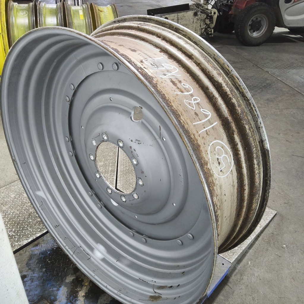 16"W x 50"D, Case IH Silver Mist 16-Hole Stub Disc (groups of 2 bolts) , 1.69" Offset