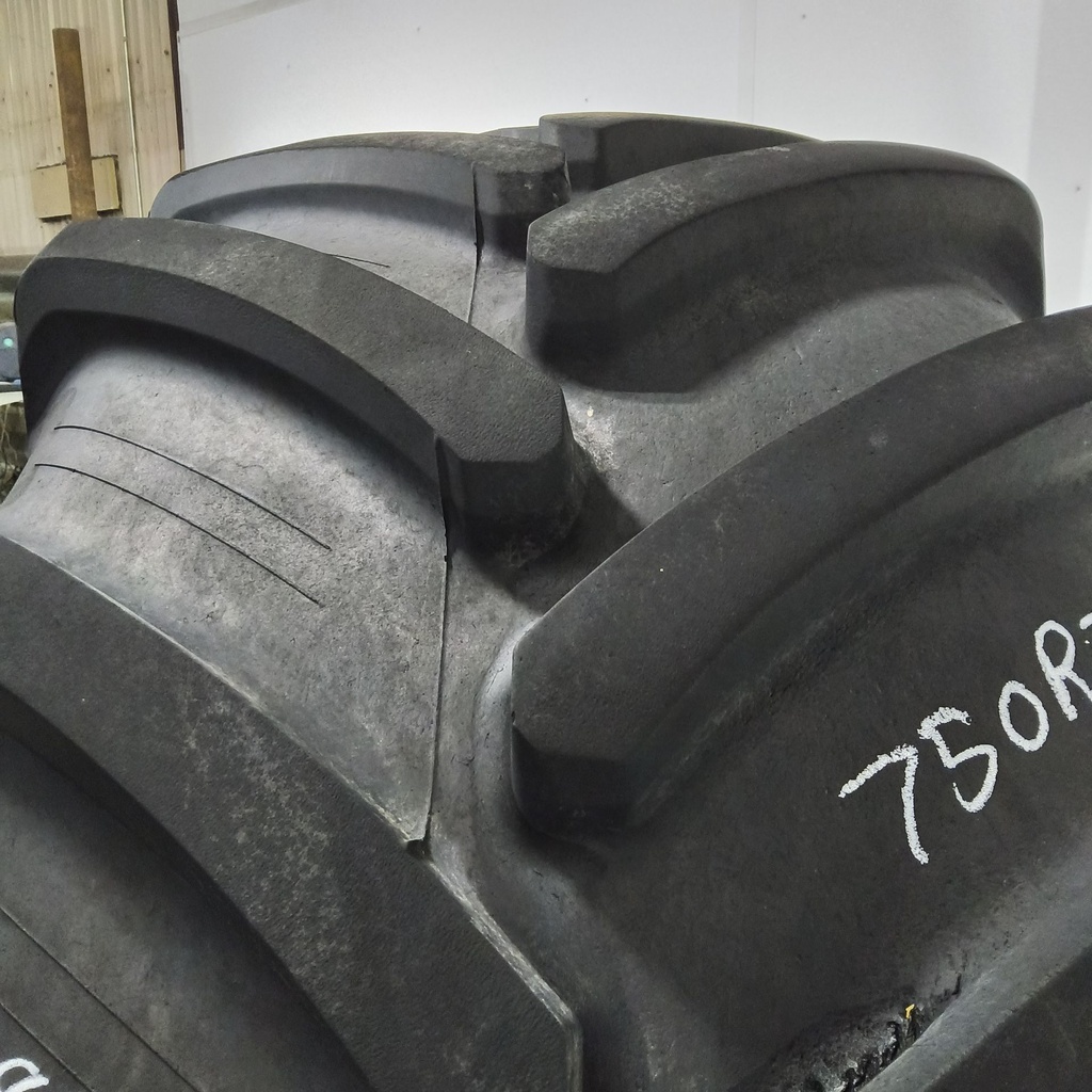 750/65R26 Firestone Maxi Traction R-1W 169B 85%