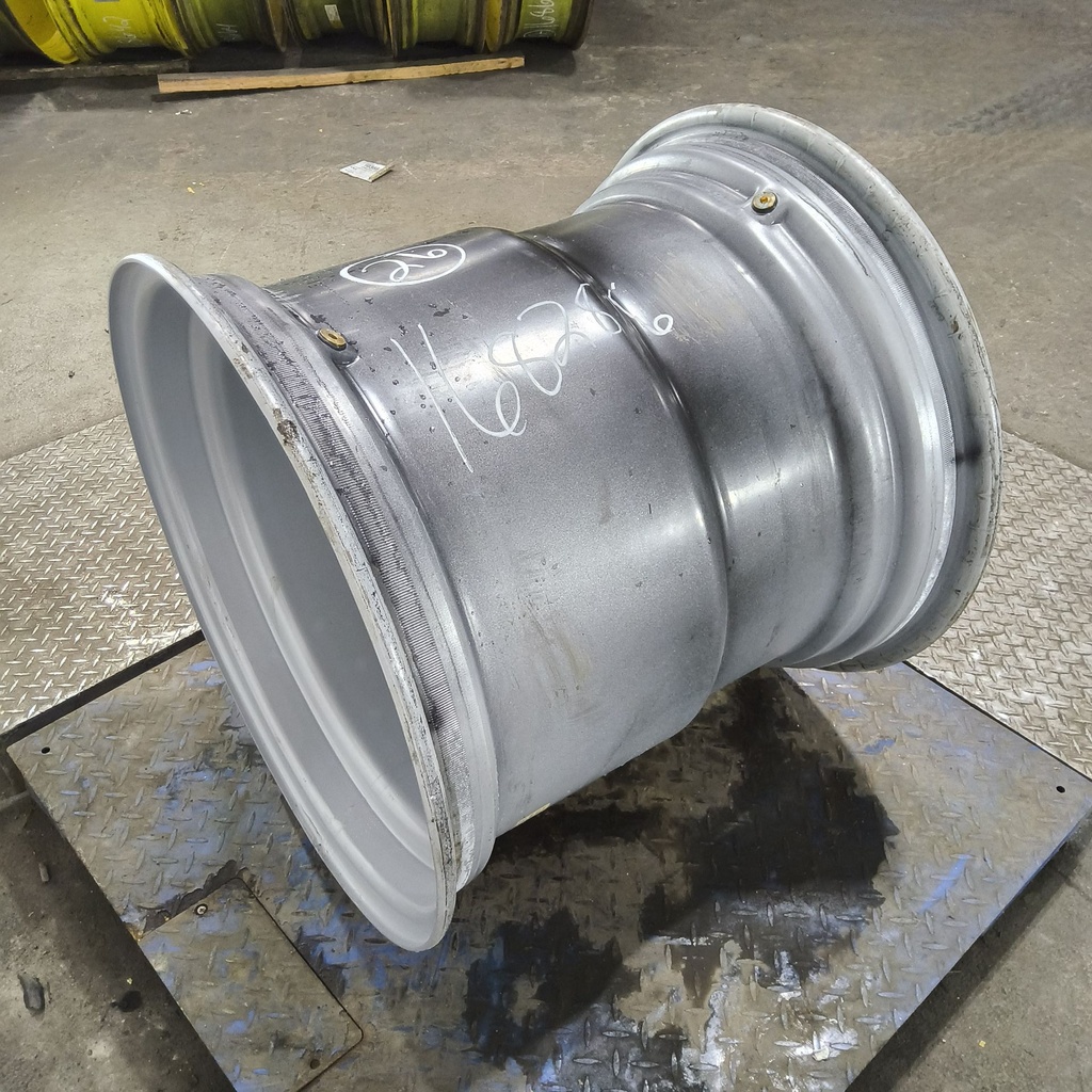 25"W x 26"D, Case IH Silver Mist 10-Hole Formed Plate , 3.75" Offset