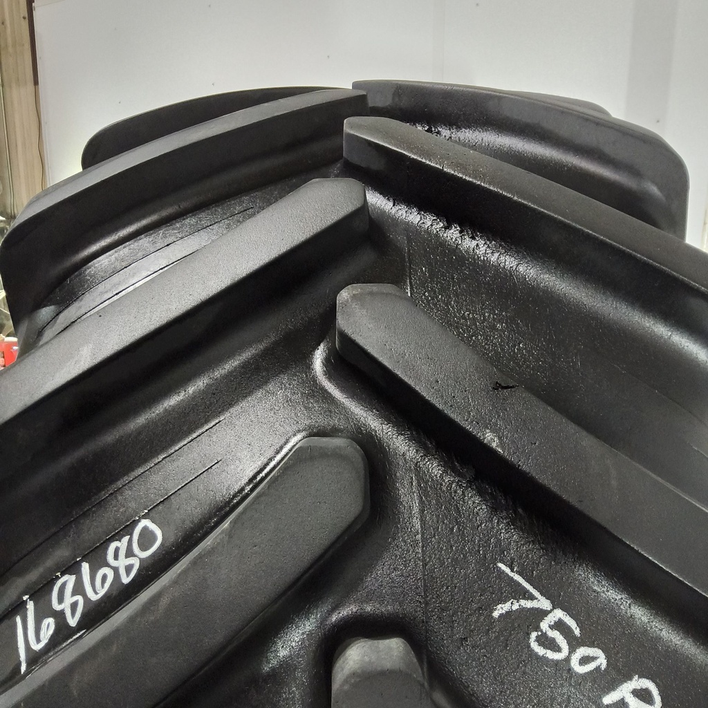 750/65R26 Firestone Maxi Traction R-1W 169B 80%