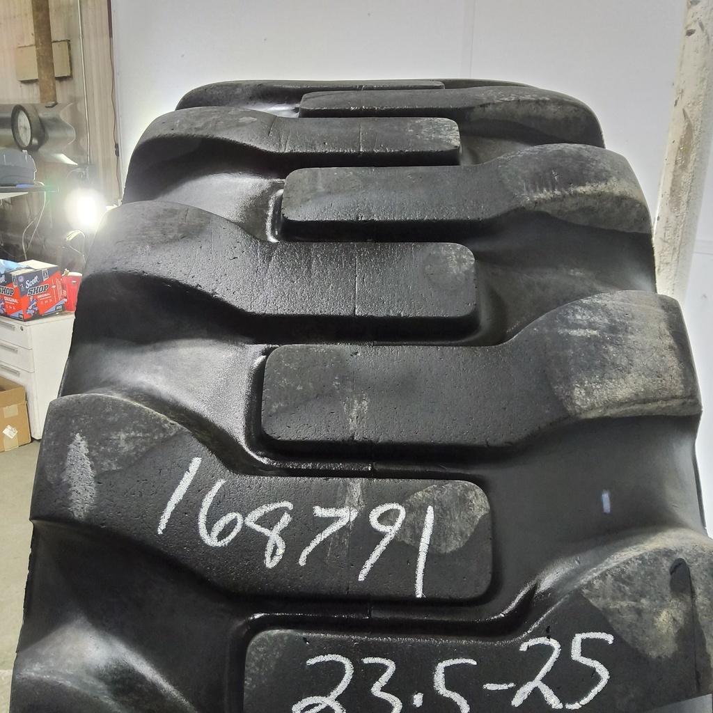 23.5-25 Titan OTR Loader Dozer II L-2 H (16 Ply), 80%