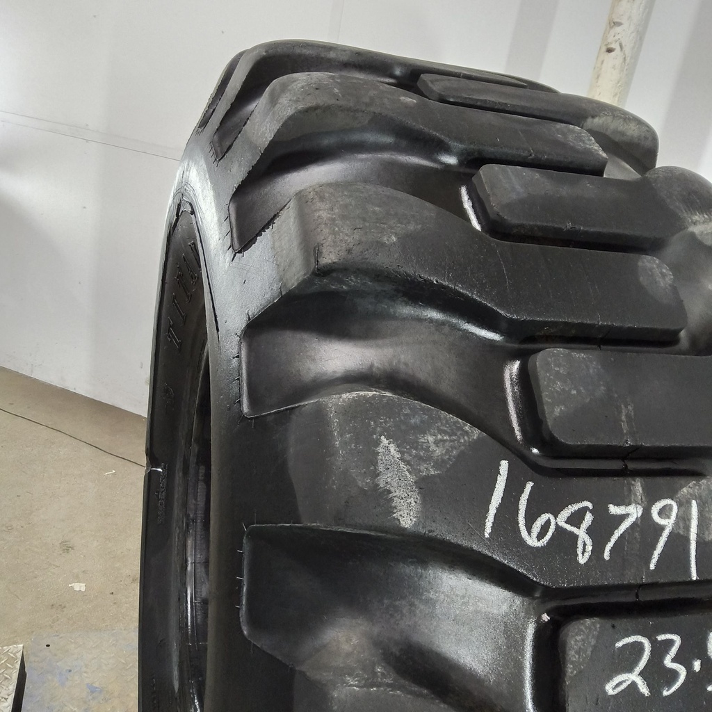 23.5-25 Titan OTR Loader Dozer II L-2 H (16 Ply), 80%