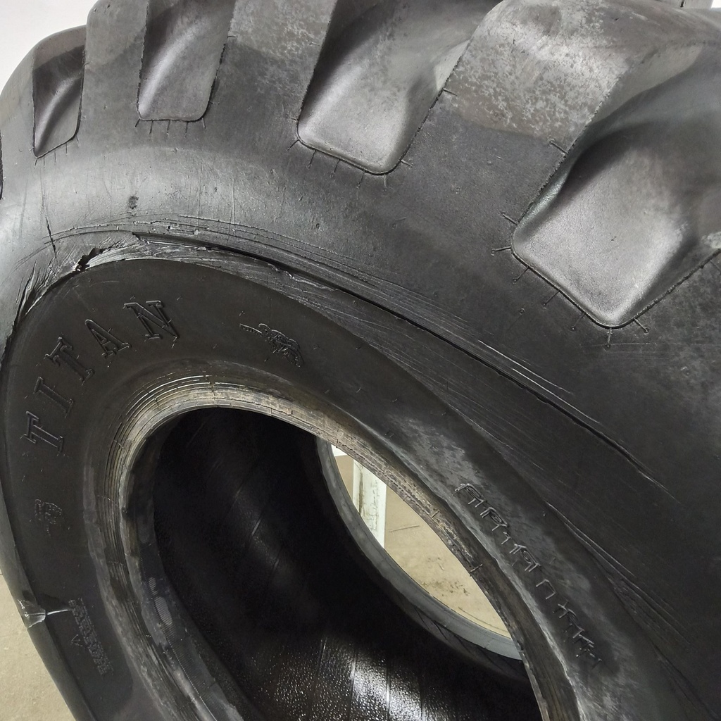 23.5-25 Titan OTR Loader Dozer II L-2 H (16 Ply), 80%