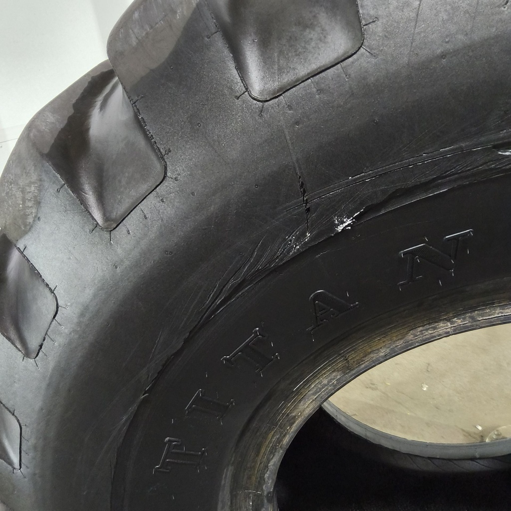 23.5-25 Titan OTR Loader Dozer II L-2 H (16 Ply), 80%