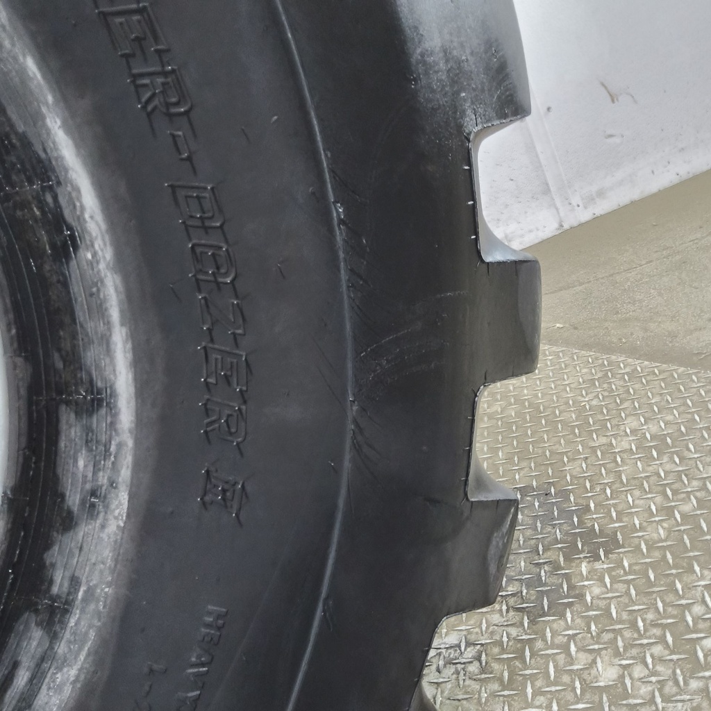 23.5-25 Titan OTR Loader Dozer II L-2 H (16 Ply), 80%