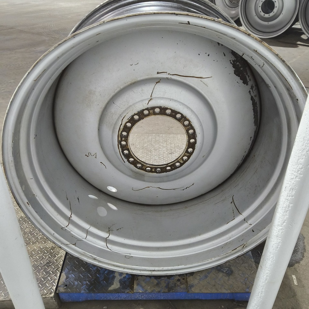 30"W x 46"D, Case IH Silver Mist 20-Hole Formed Plate , -4.75" Offset