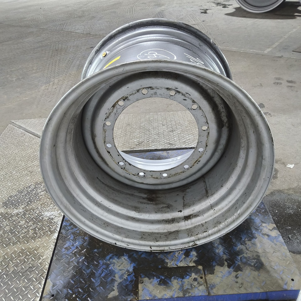 25"W x 30"D, Case IH Silver Mist 12-Hole Formed Plate , -2.62" Offset