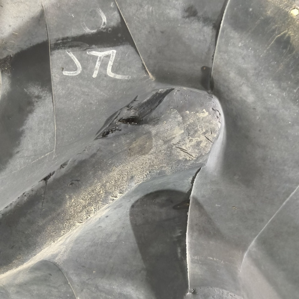 18.4R38 Titan Farm AG49H Radial R-1W 146B 85%