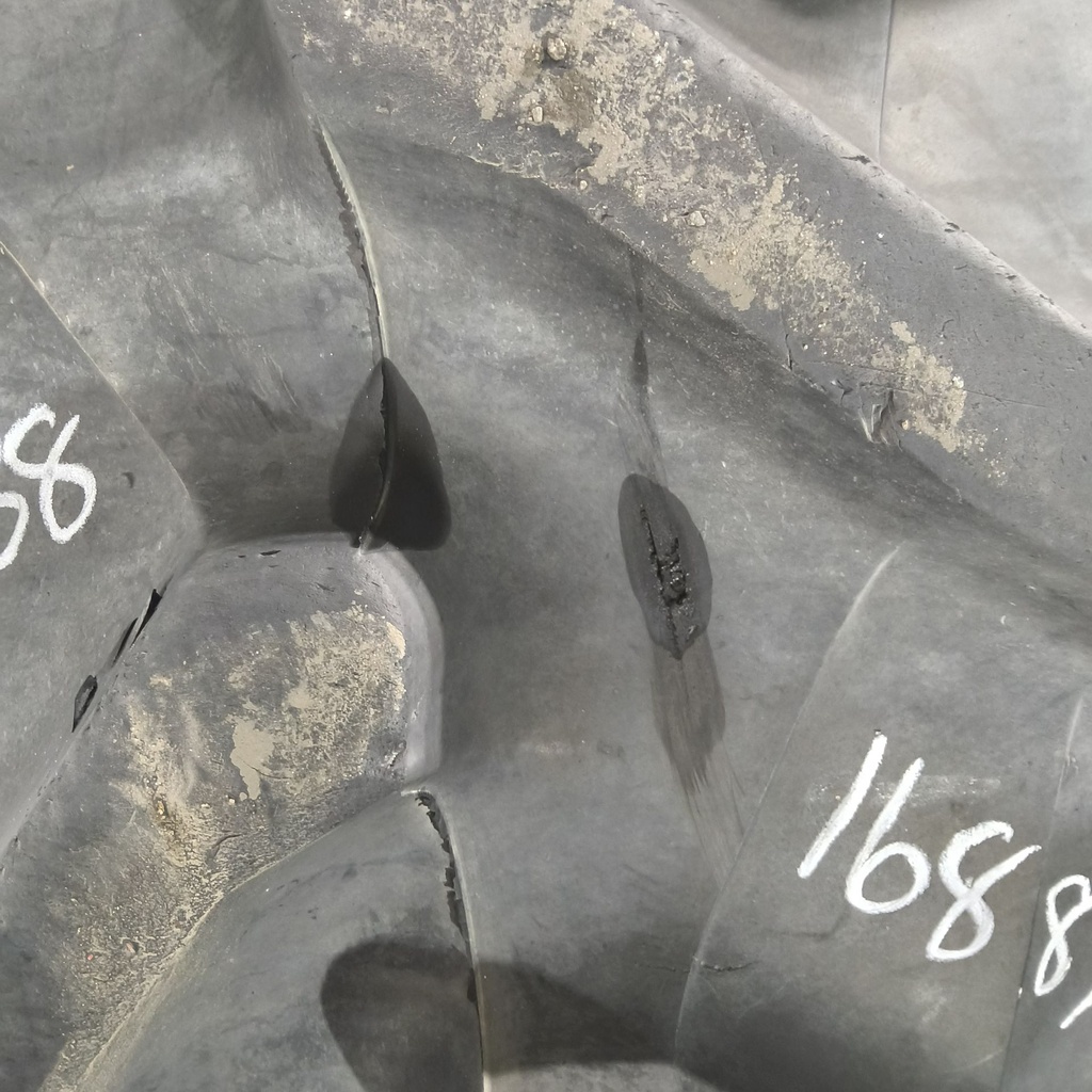 18.4R38 Titan Farm AG49H Radial R-1W 146B 85%