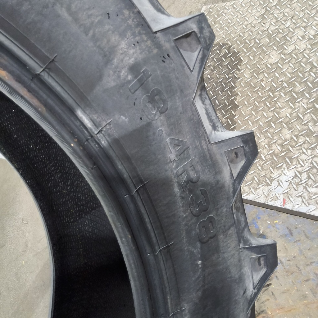 18.4R38 Titan Farm AG49H Radial R-1W 146B 85%