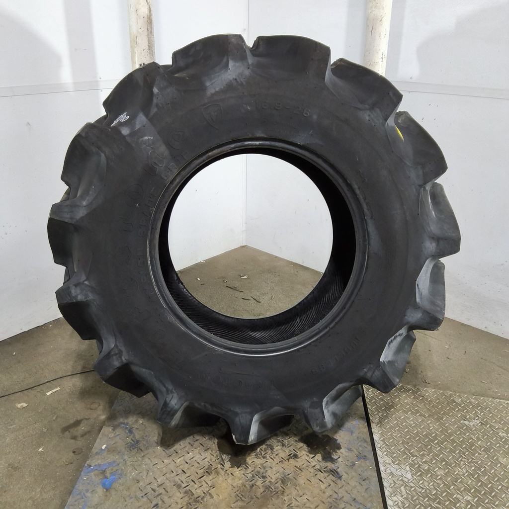 16.9-26 Firestone Champion Spade Grip R-2 E (10 Ply), 75%