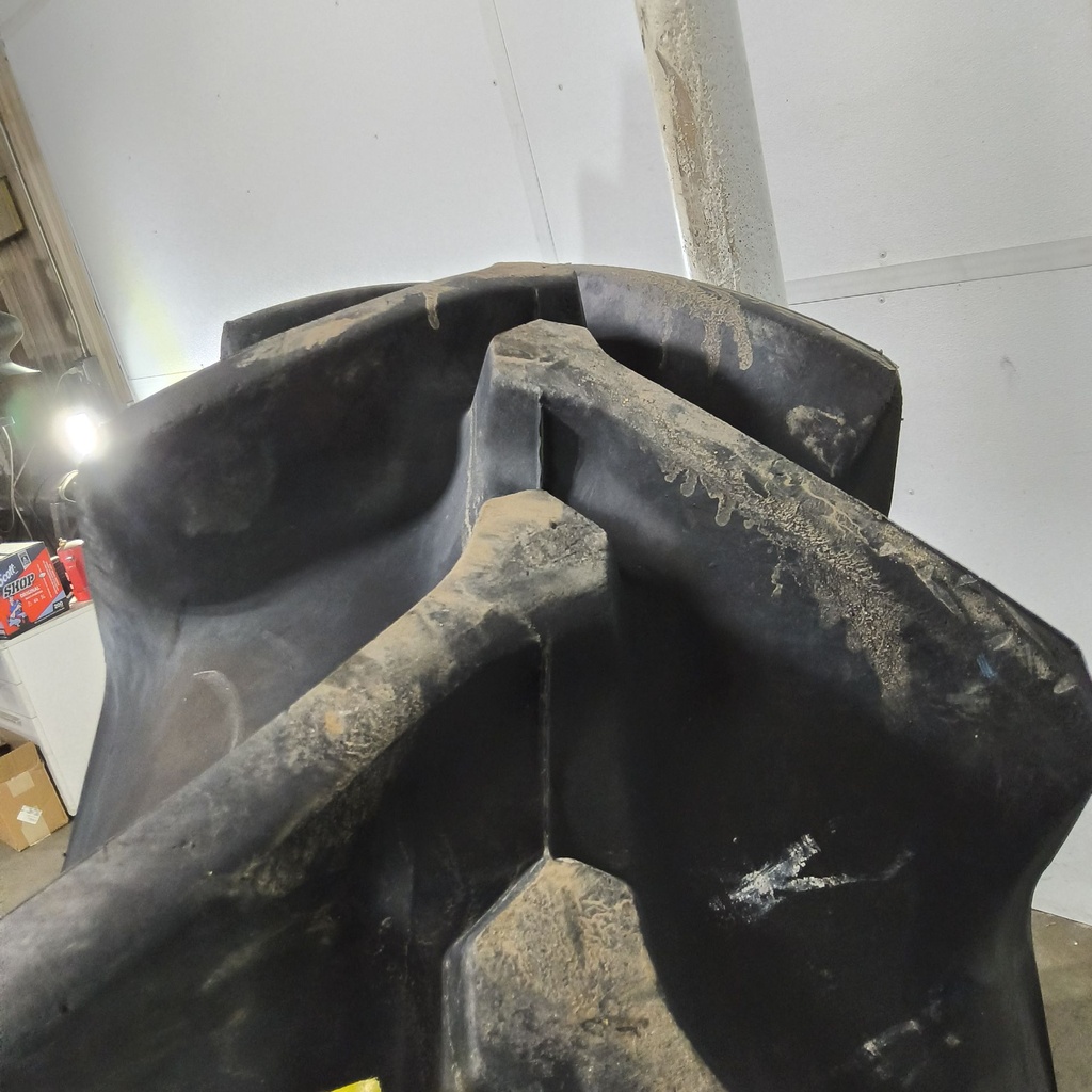 16.9-26 Firestone Champion Spade Grip R-2 E (10 Ply), 75%