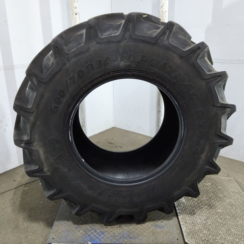 600/70R30 Goodyear Farm DT824 Optitrac R-1W 152A8 85%
