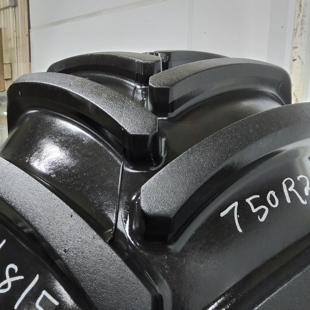 750/65R26 Firestone Maxi Traction R-1W 169B 85%