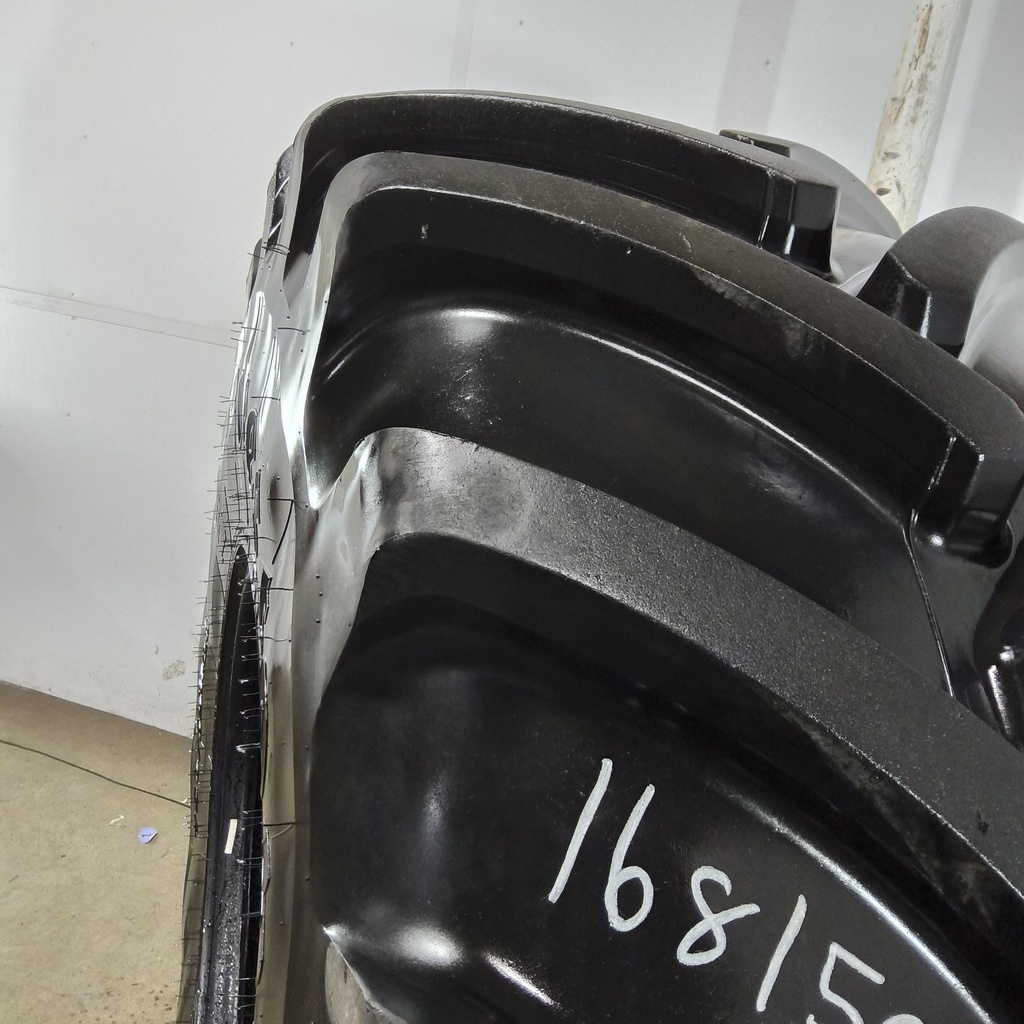 750/65R26 Firestone Maxi Traction R-1W 169B 85%