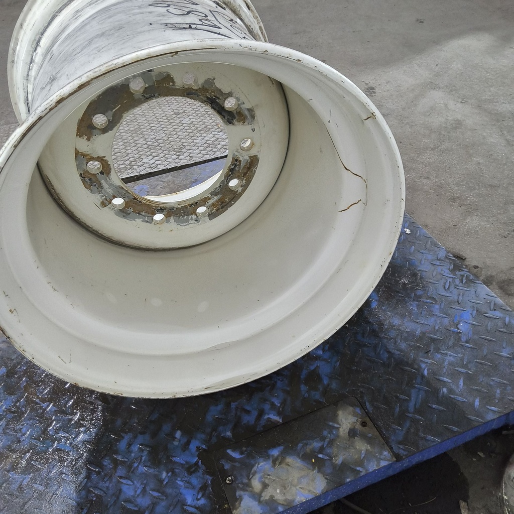 24"W x 22.5"D, Ford / New Holland White 10-Hole Hub Pilot