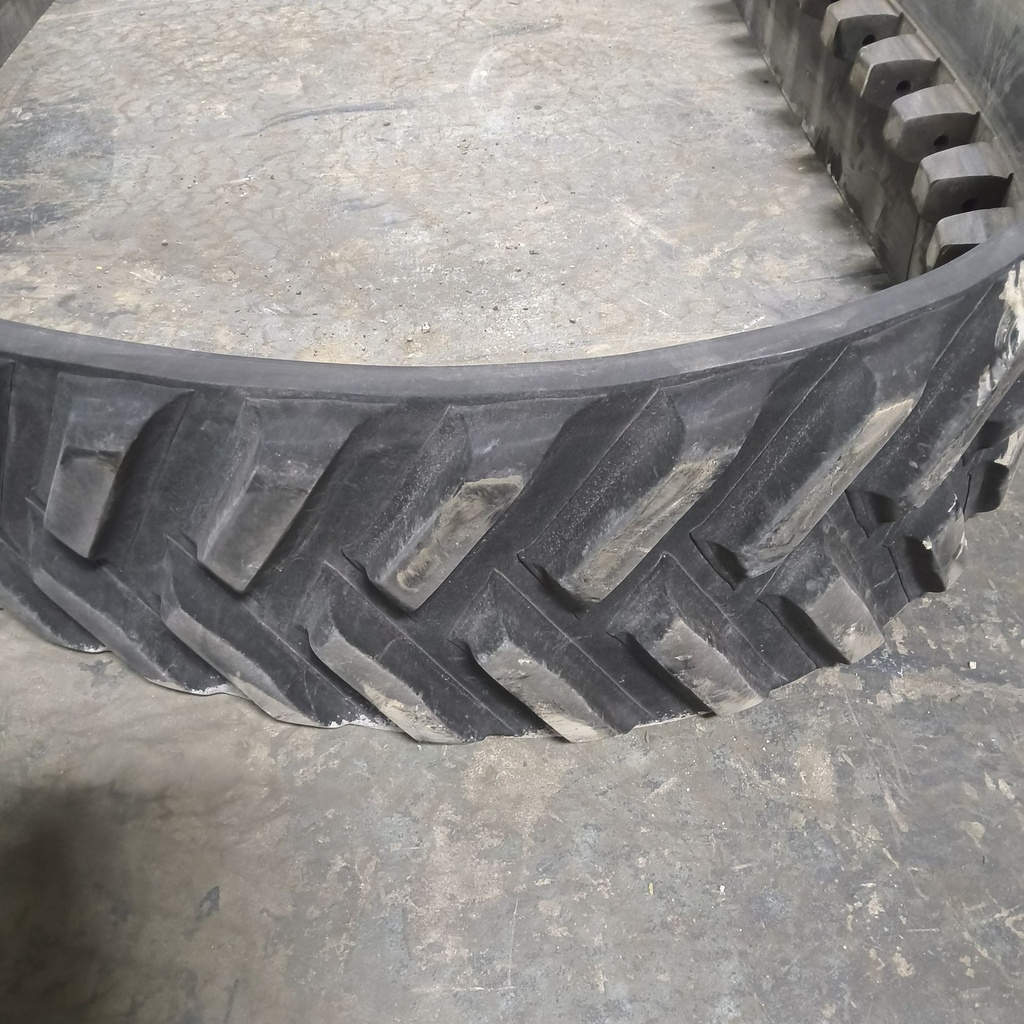 24" Camso Track 4500 General Ag John Deere 8RT 80%