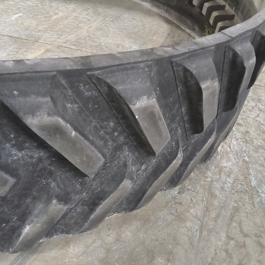 24" Camso Track 4500 General Ag John Deere 8RT 80%