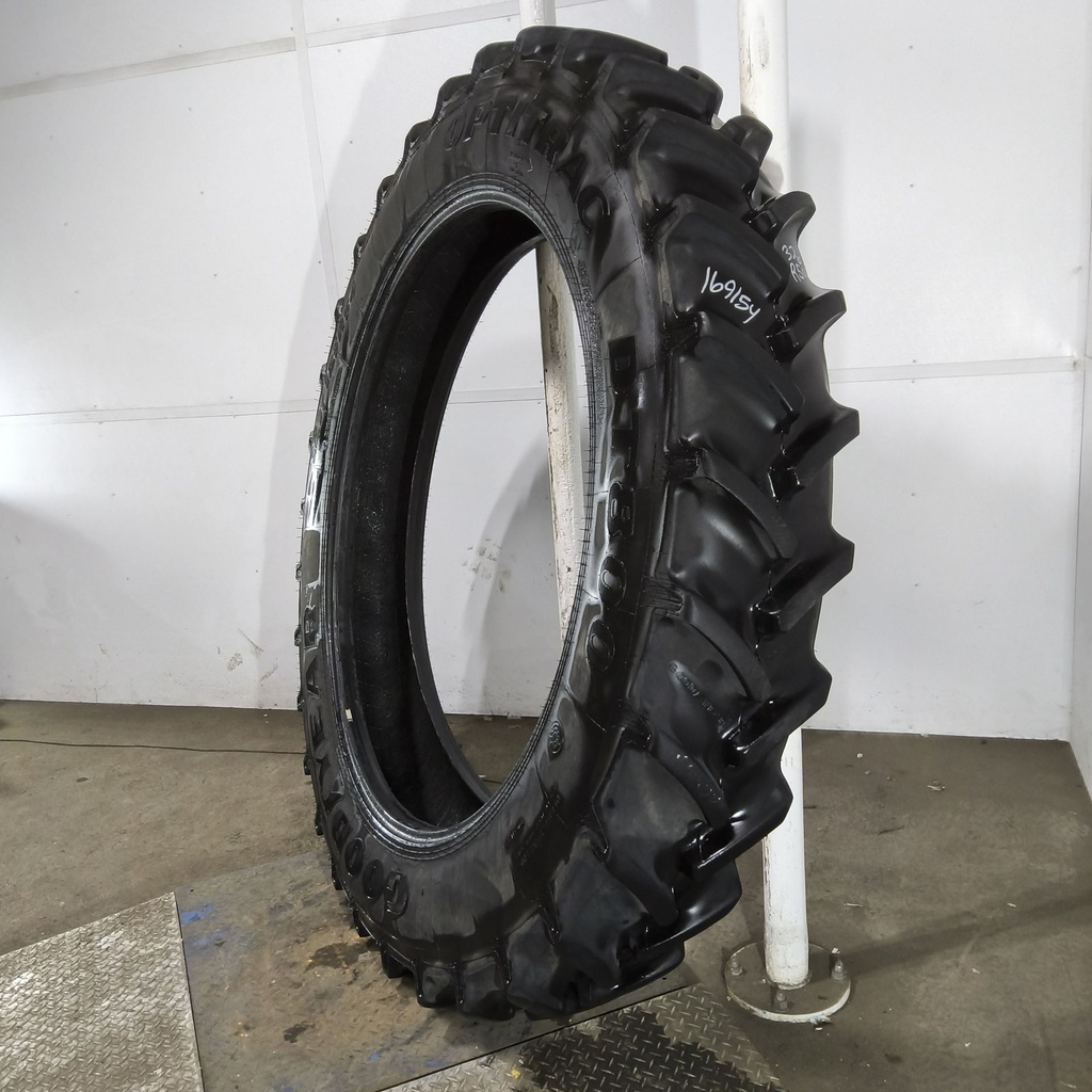 320/125R54 Goodyear Farm DT800 Optitrac R-1W 155A8 80%