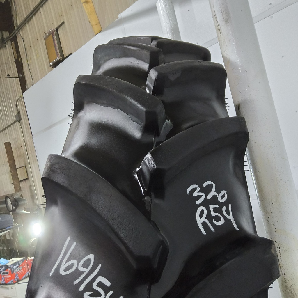 320/125R54 Goodyear Farm DT800 Optitrac R-1W 155A8 80%