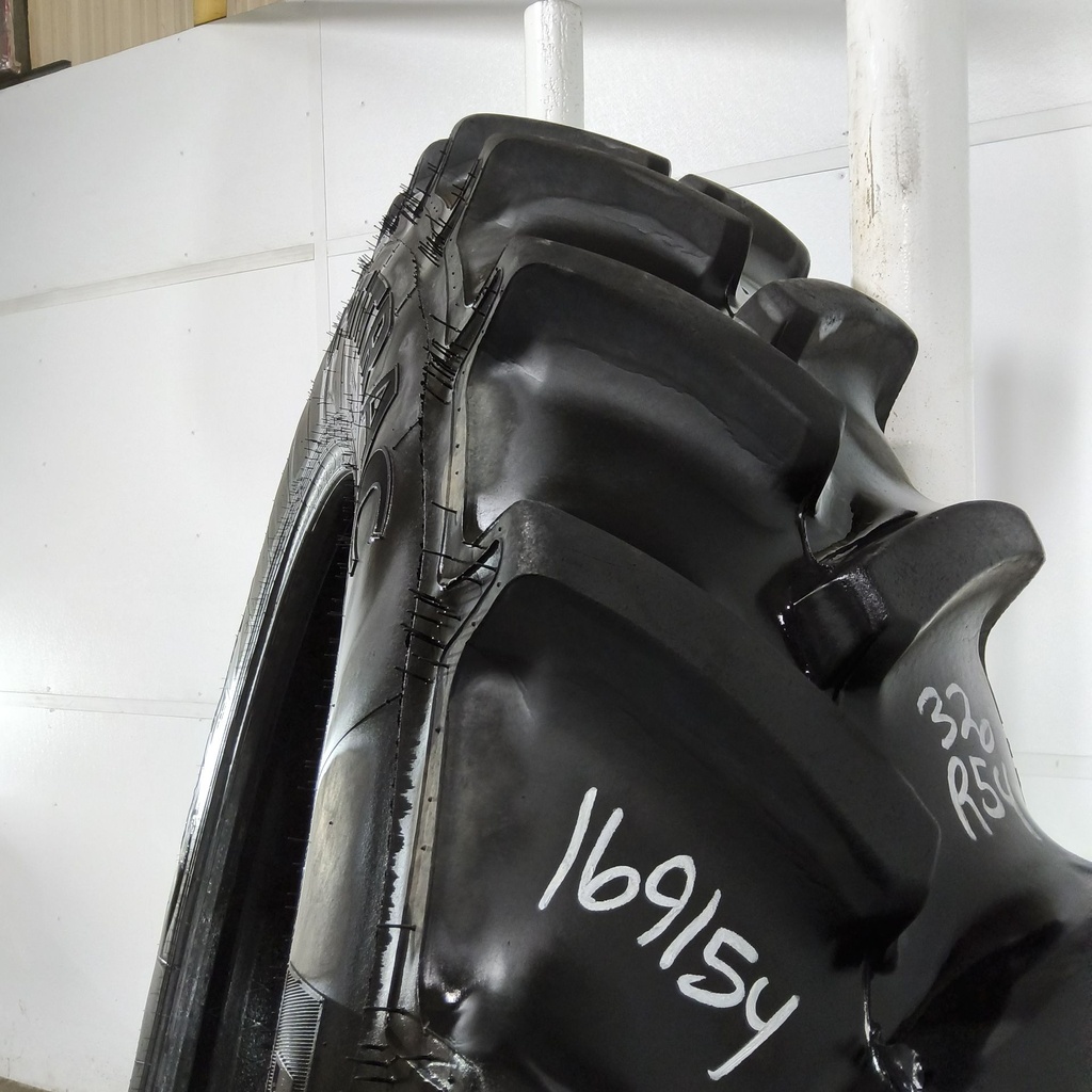 320/125R54 Goodyear Farm DT800 Optitrac R-1W 155A8 80%