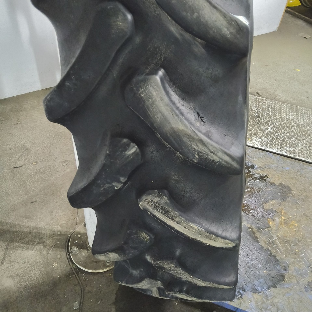 320/90R42 Firestone Radial 9000 R-1W 139B 45%