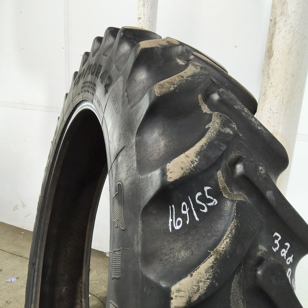 320/90R42 Firestone Radial 9000 R-1W 139B 50%