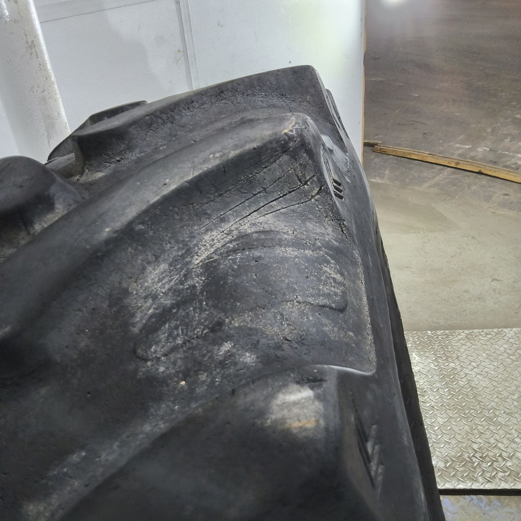 380/85R24 Galaxy Earth Pro Radial 850 R-1W 131A8 40%