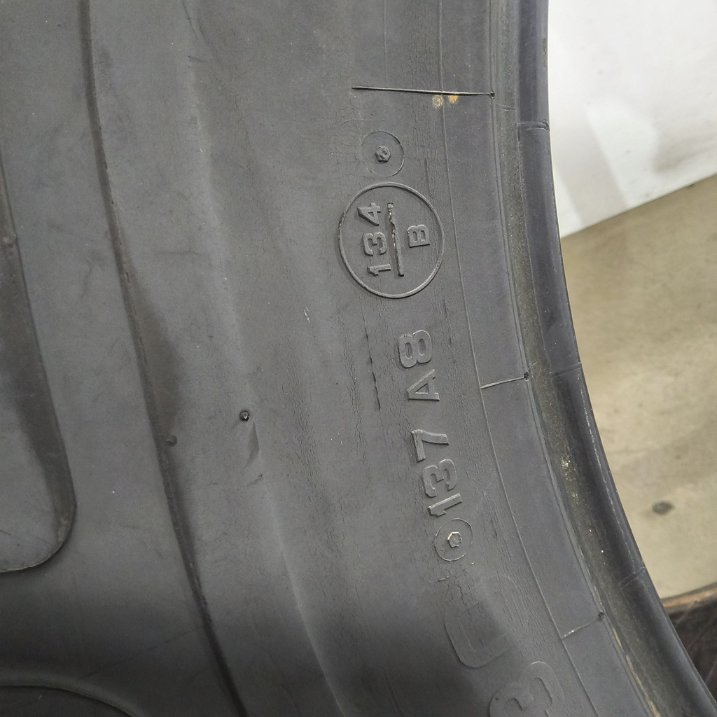 16.9R30 Pirelli TM 300 S R-1W 137A8 75%