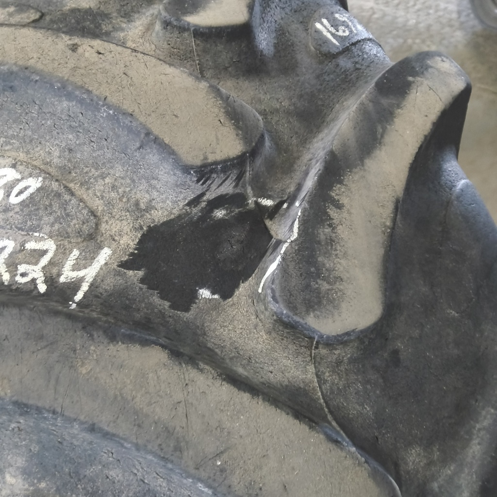 380/85R24 Galaxy Earth Pro Radial 850 R-1W 131A8 40%