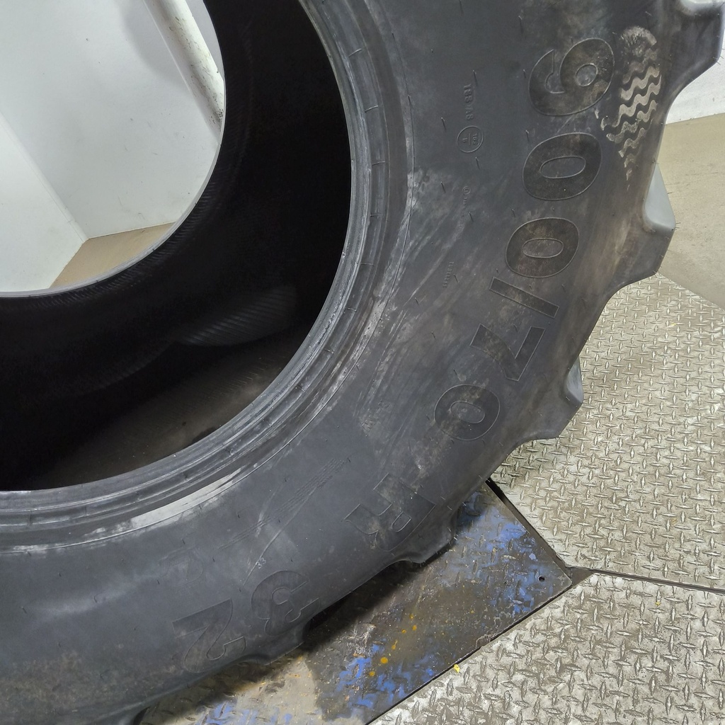 900/70R32 Mitas SuperFlexion Tire (SFT) R-1W 188A8 99%