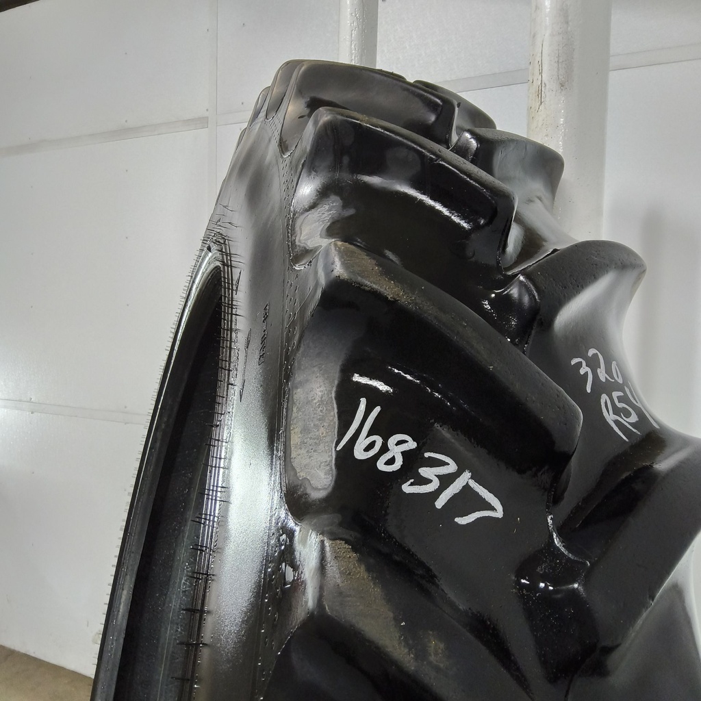 320/105R54 Goodyear Farm DT800 Super Traction R-1W 163A8 75%