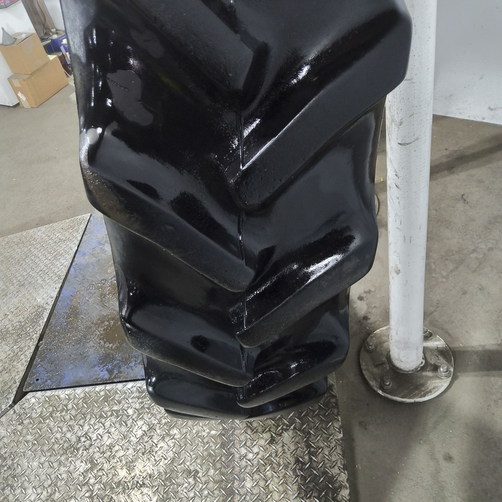 320/105R54 Goodyear Farm DT800 Super Traction R-1W 163A8 75%