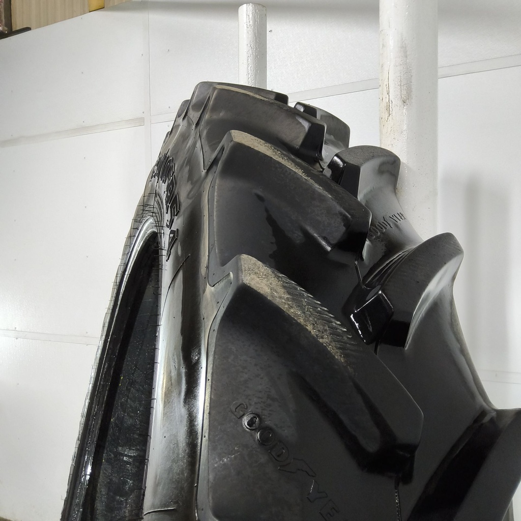 320/105R54 Goodyear Farm Optitrac R-1W 166D 75%