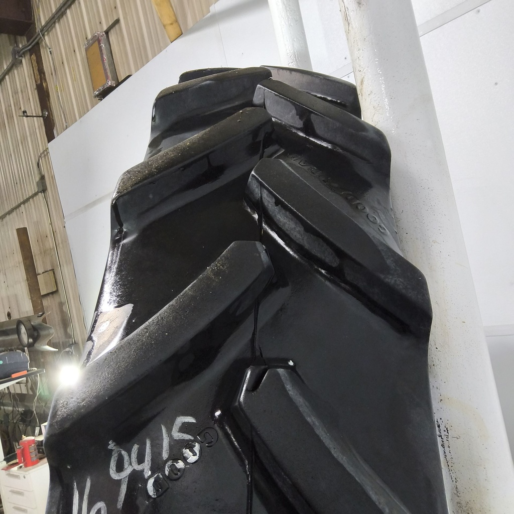 320/105R54 Goodyear Farm Optitrac R-1W 166D 75%