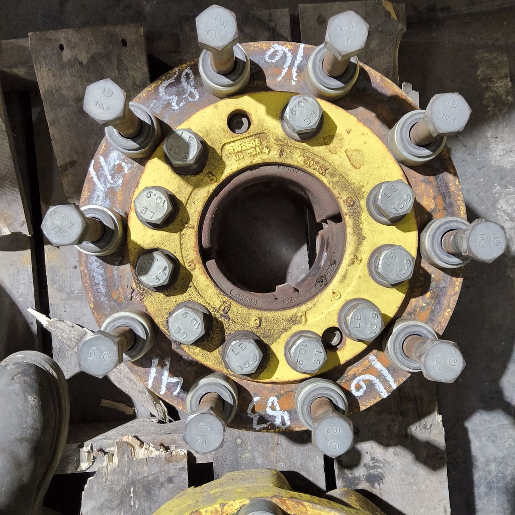 10-Hole Wedg-Lok OE Style, 4.72" (120.02mm) axle, John Deere Yellow