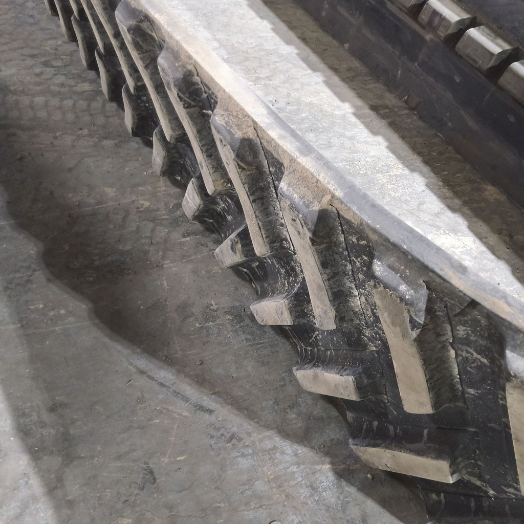 25" Camso Track 5500 CAT Challenger  MT743 70%