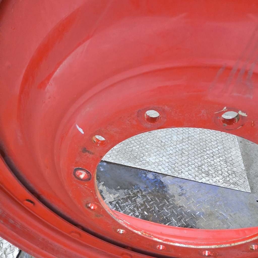 12-Hole Stub Disc Center for 46"-54" Rim, Fendt/Agco Red