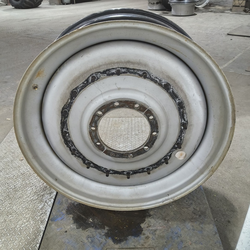 16"W x 42"D, Case IH Silver Mist 10-Hole Straddle Dual - Inside Main , 5.88" Offset