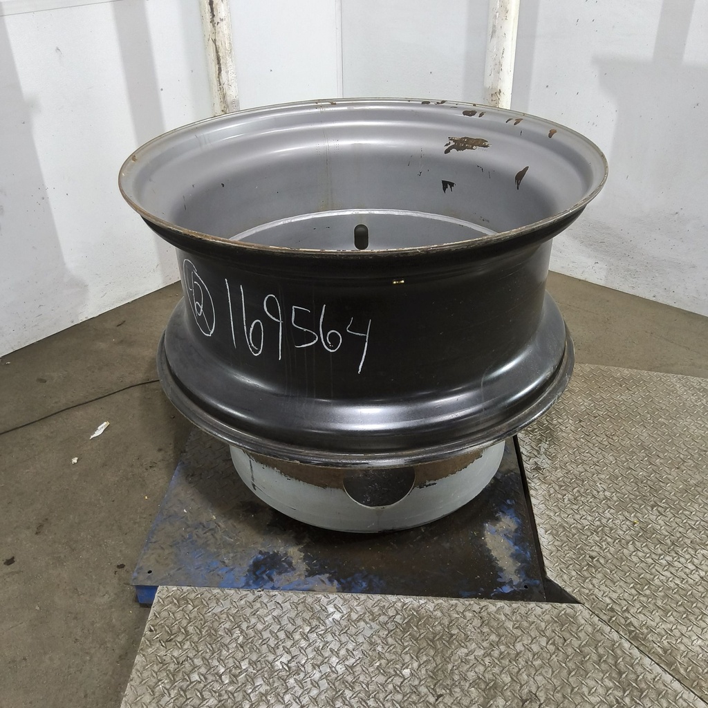 18"W x 42"D, Case IH Silver Mist 16-Hole Straddle Dual - Outside Dual