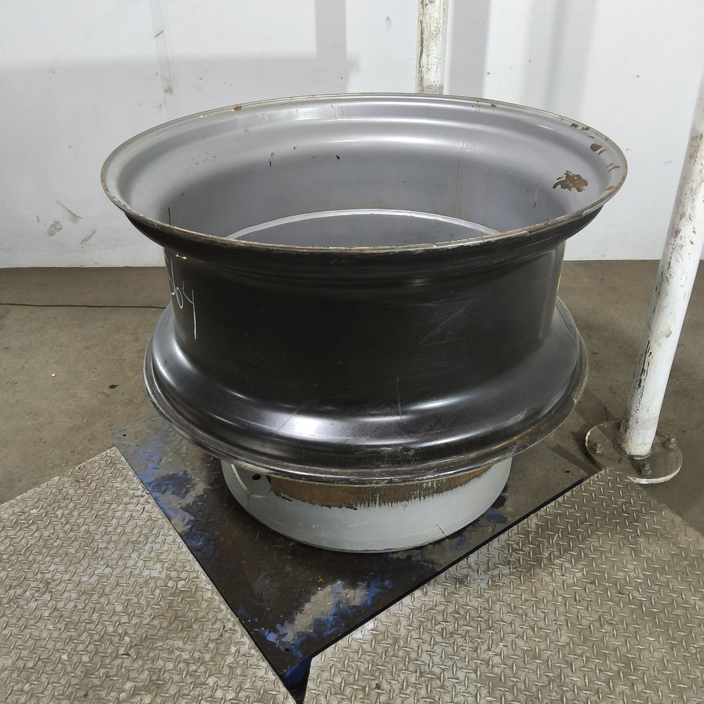 18"W x 42"D, Case IH Silver Mist 16-Hole Straddle Dual - Outside Dual