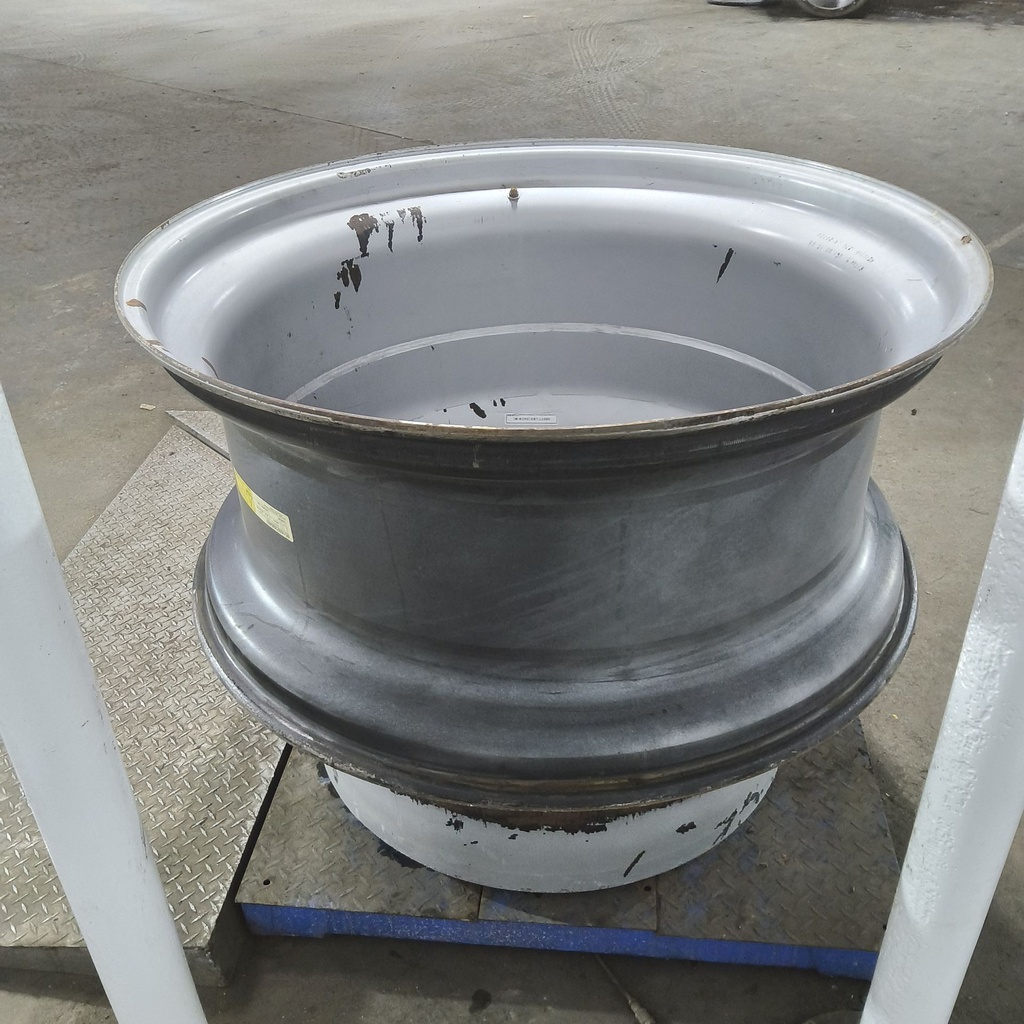 18"W x 42"D, Case IH Silver Mist 16-Hole Straddle Dual - Outside Dual