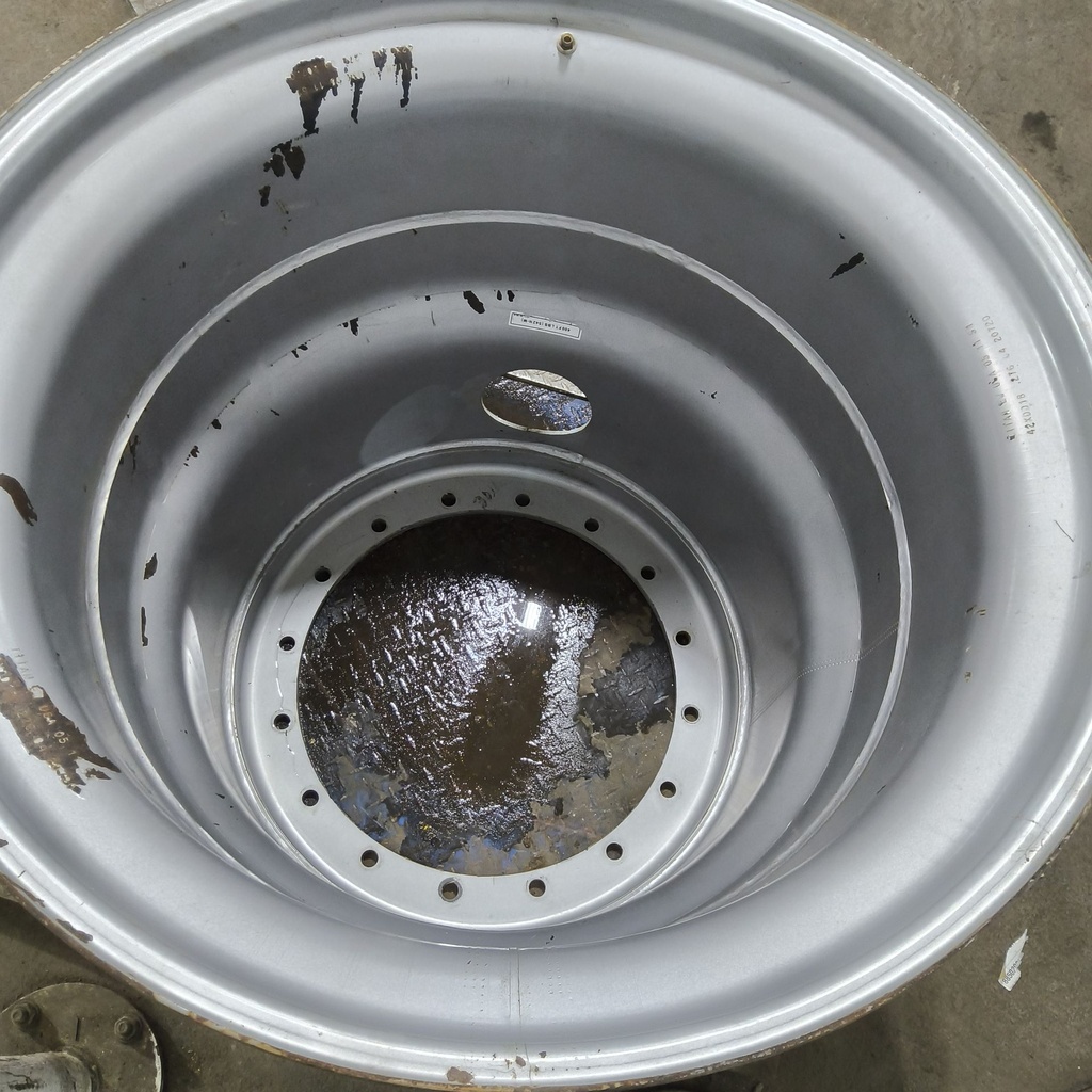 18"W x 42"D, Case IH Silver Mist 16-Hole Straddle Dual - Outside Dual