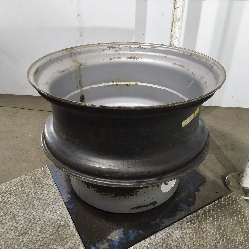 16"W x 42"D, Case IH Silver Mist 16-Hole Straddle Dual - Outside Dual