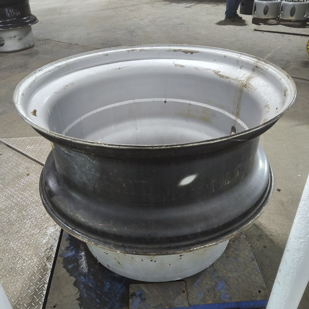 16"W x 42"D, Case IH Silver Mist 16-Hole Straddle Dual - Outside Dual