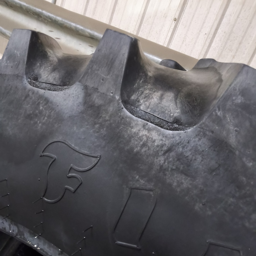 14.9R46 Firestone Radial All Traction 23 R-1 145B 40% 380/90R46 Firestone 60-70%